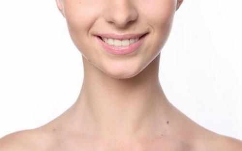 颈部皮肤应该如何保养才能防止皱纹产生